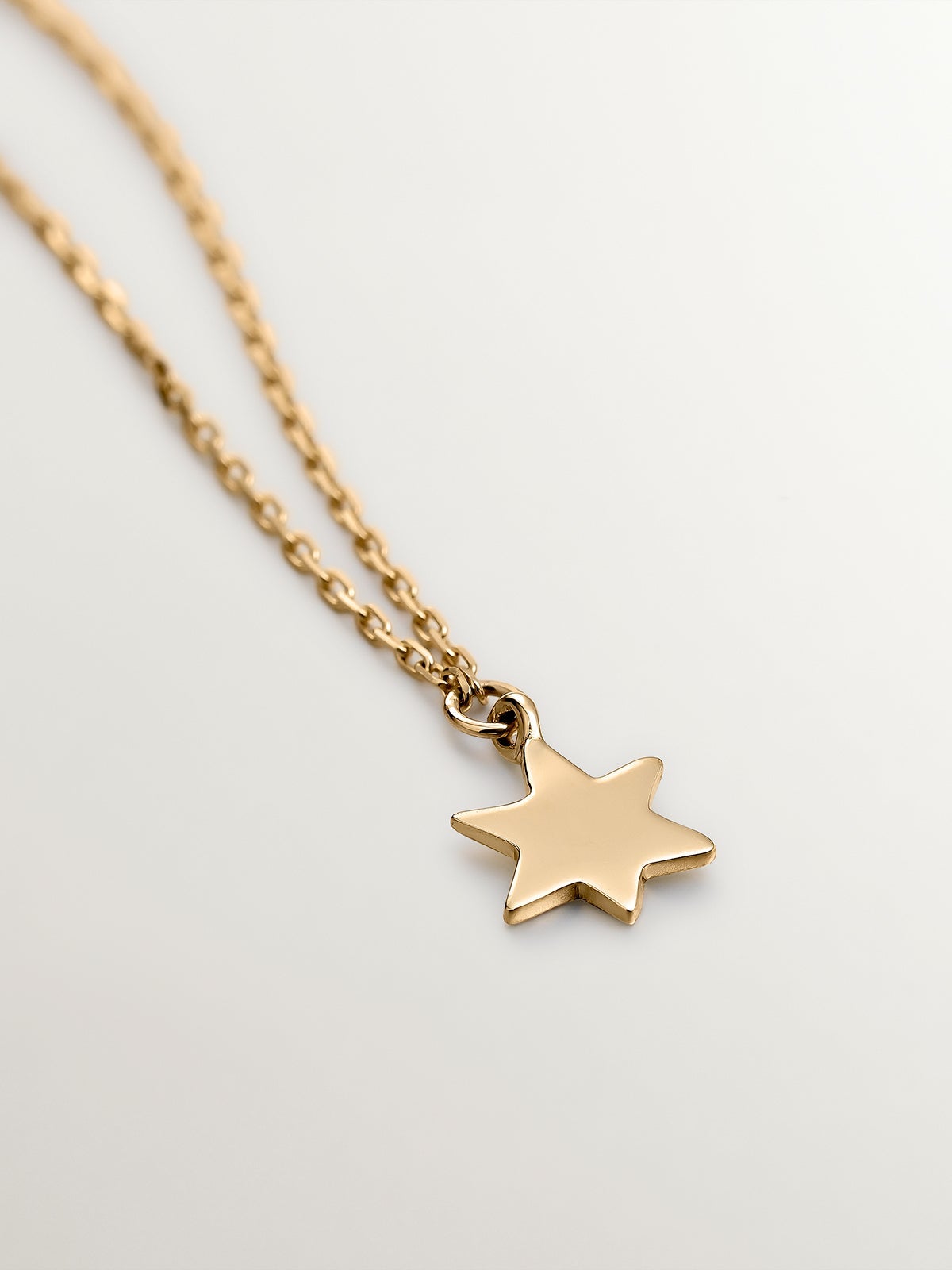 Colgante de oro amarillo de 9K con estrella