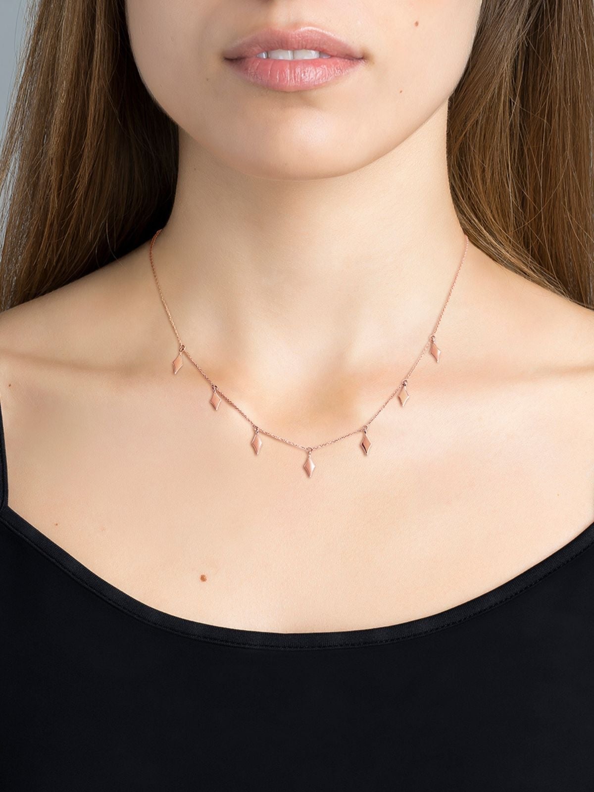 Collar de oro rosa de 9K con rombos
