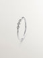 Anillo tresillo de oro blanco de 9K con diamantes 0,027