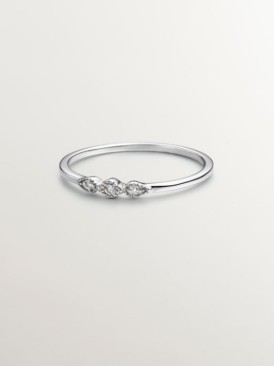 Anillo tresillo de oro blanco de 9K con diamantes 0,027