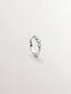 Pendiente individual pequeño de aro de oro blanco de 18K con triple diamante