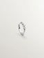 Pendiente individual pequeño de aro de oro blanco de 18K con triple diamante