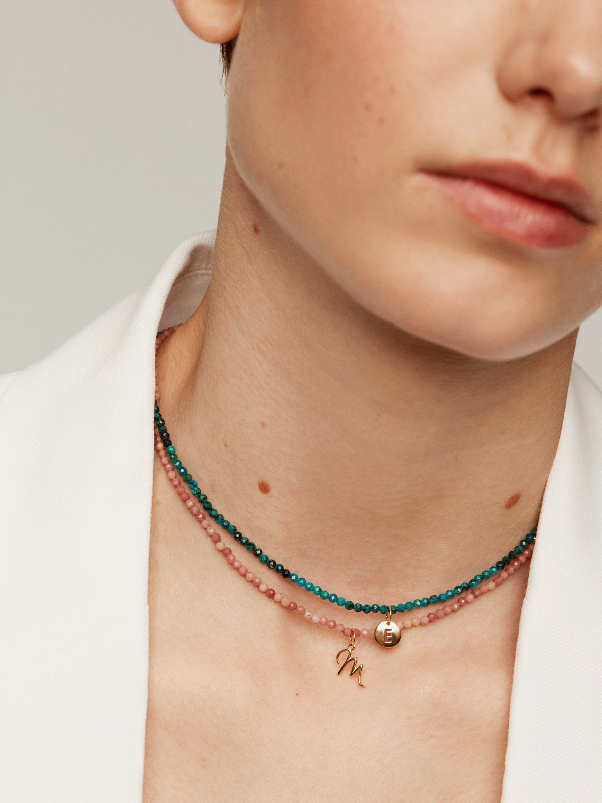 Charm de plata 925 bañada en oro amarillo de 18K con inicial M