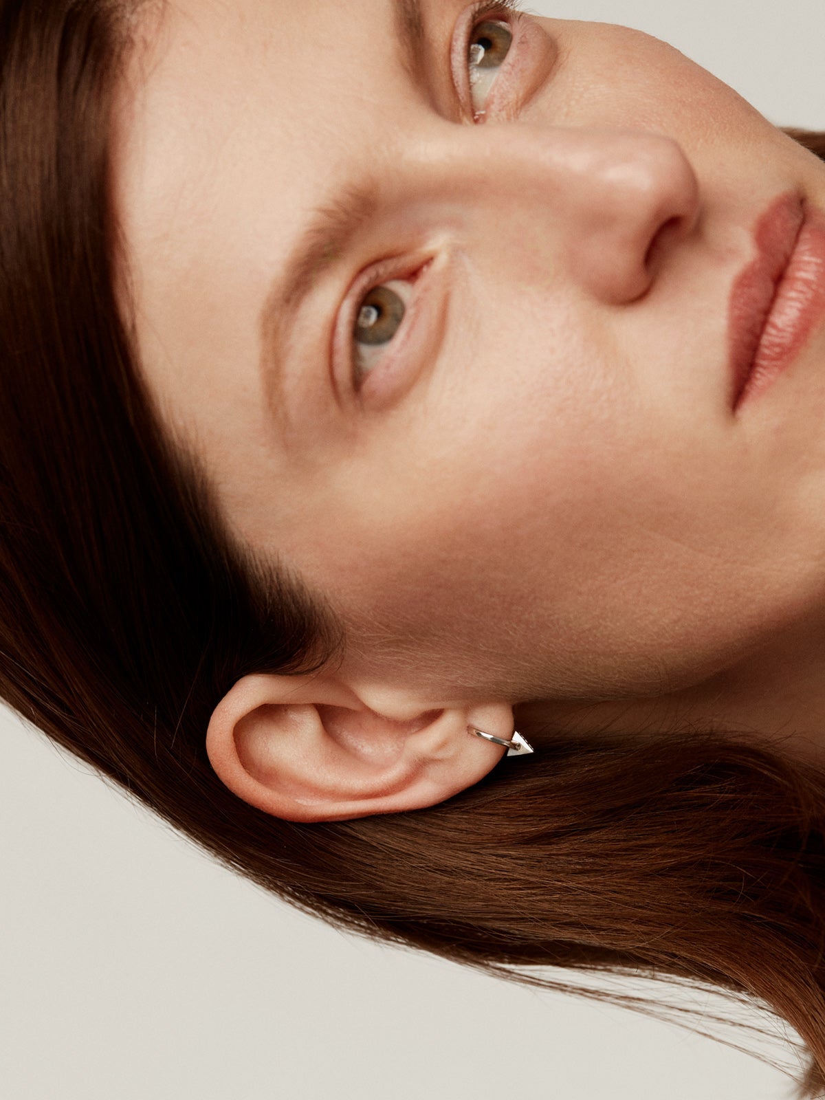 Pendientes de aro de plata 925 con triángulos y espinelas negras