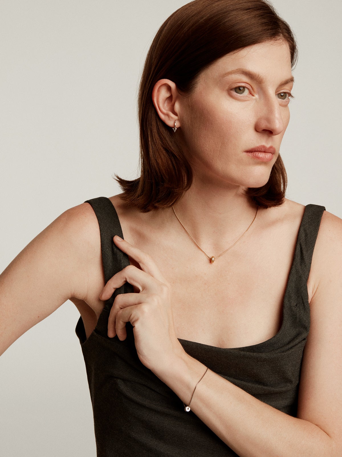 Pendientes de aro de plata 925 con triángulos y espinelas negras