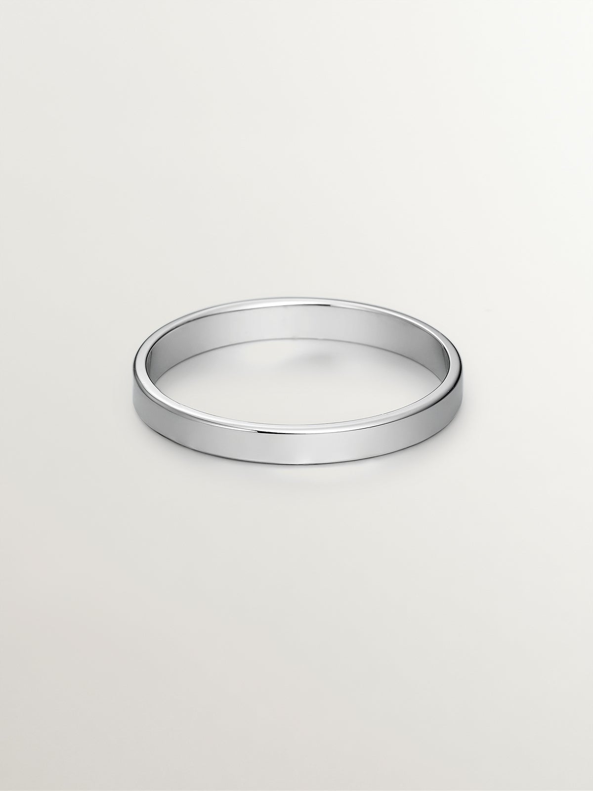 Alianza de oro blanco de 18k plana de 2,40mm