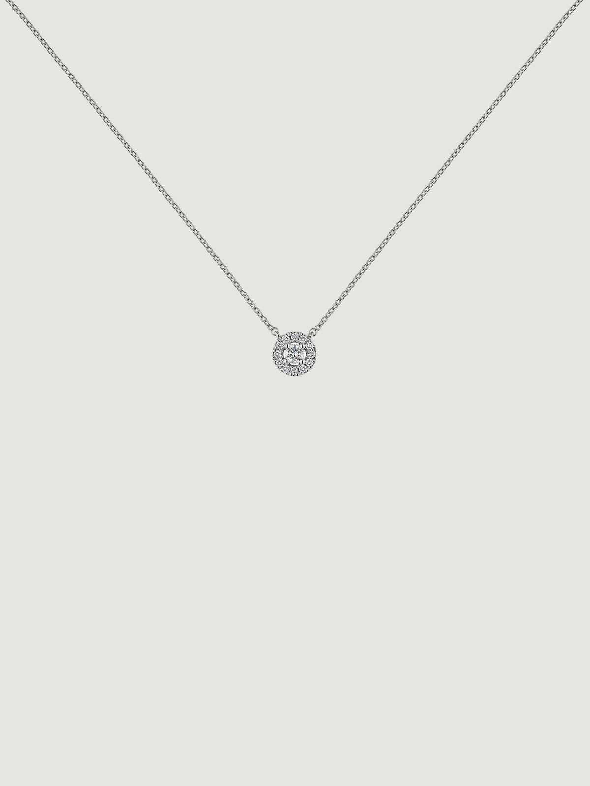 Colgante de oro blanco de 18K con diamante central de 0,05cts y orla de diamantes