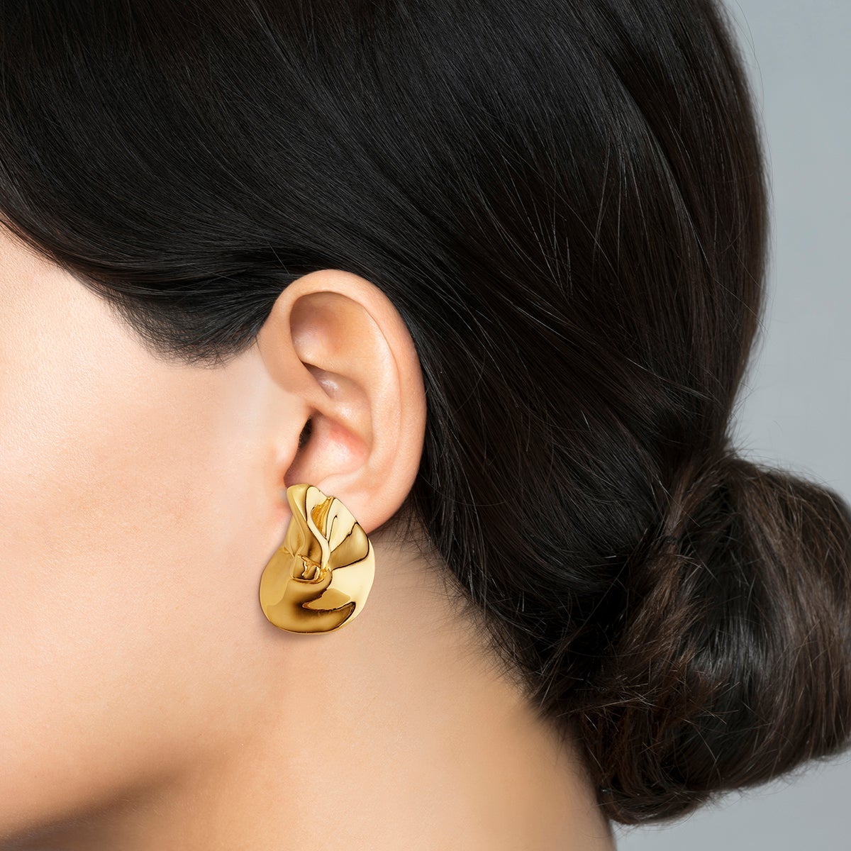 Pendientes de plata bañada en oro amarillo de 18K y forma de pétalo