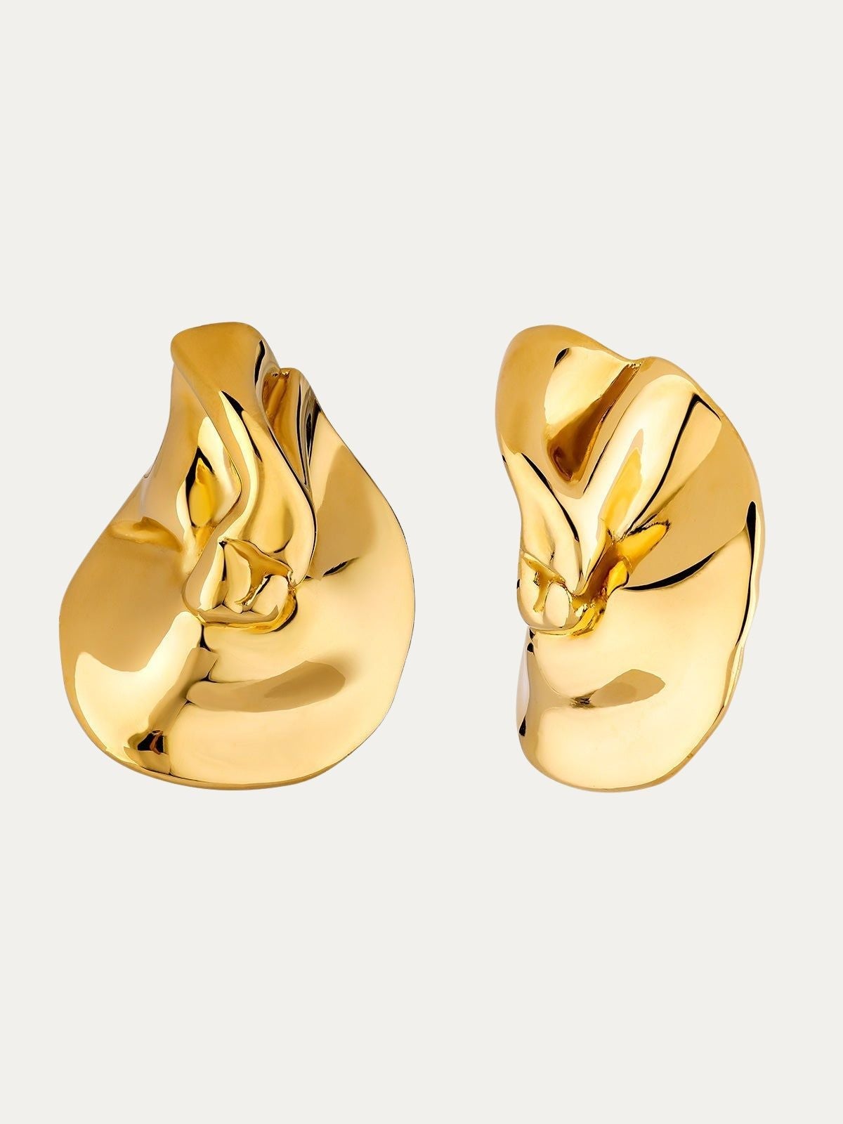 Pendientes de plata bañada en oro amarillo de 18K y forma de pétalo