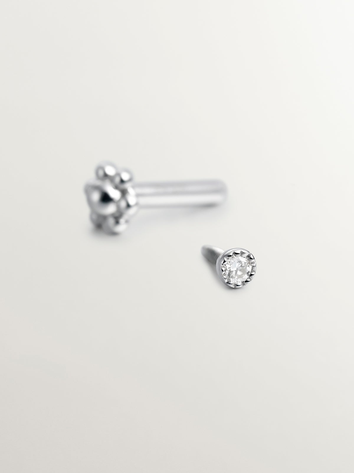 Piercing individual de oro blanco de 18K con diamante