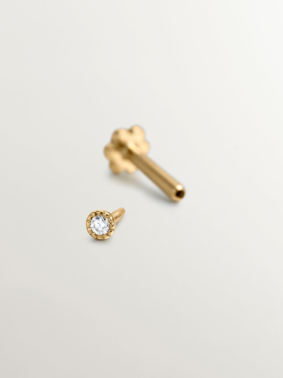 Piercing individual de oro amarillo de 18K con diamante