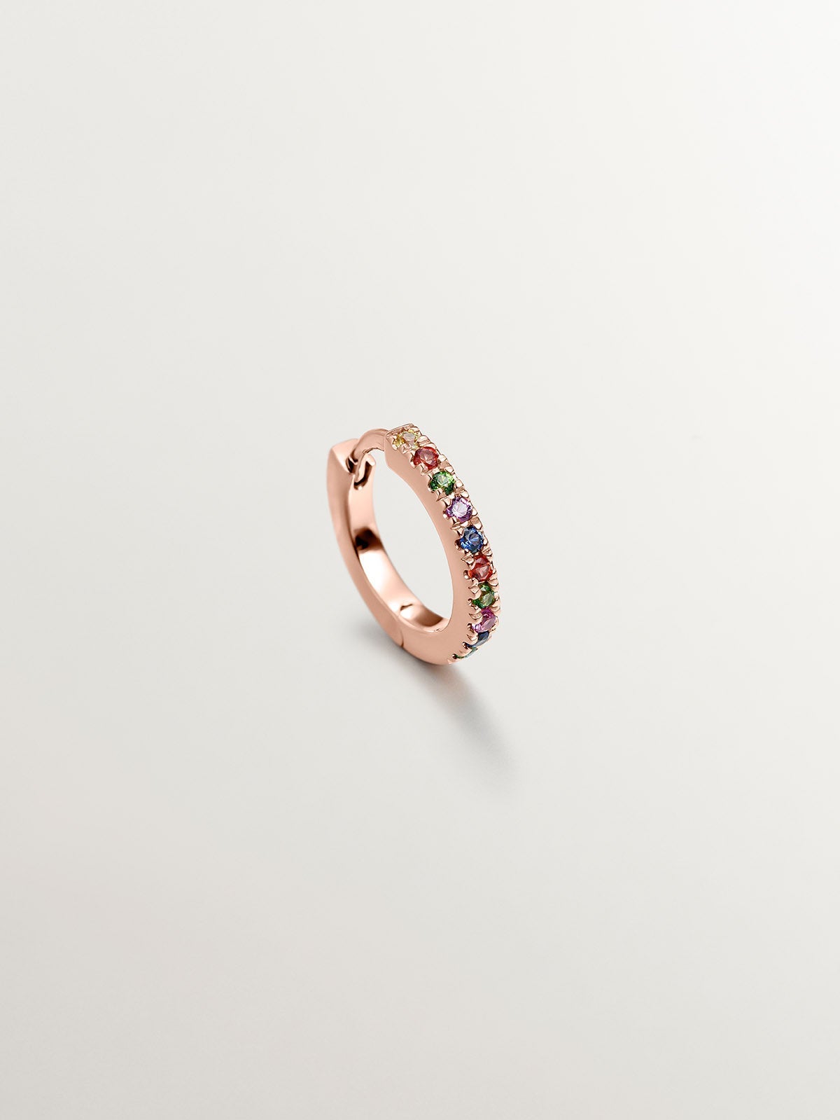 Pendiente individual de aro de oro rosa de 9K con tsavoritas y zafiros multicolor