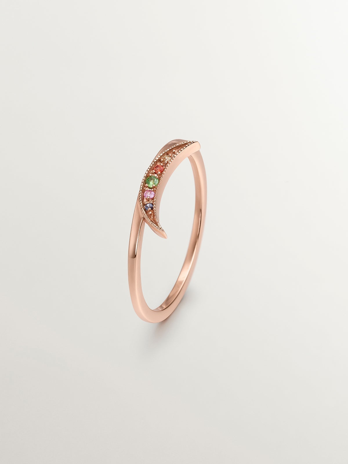 Anillo de oro rosa de 9K con luna de zafiros multicolor