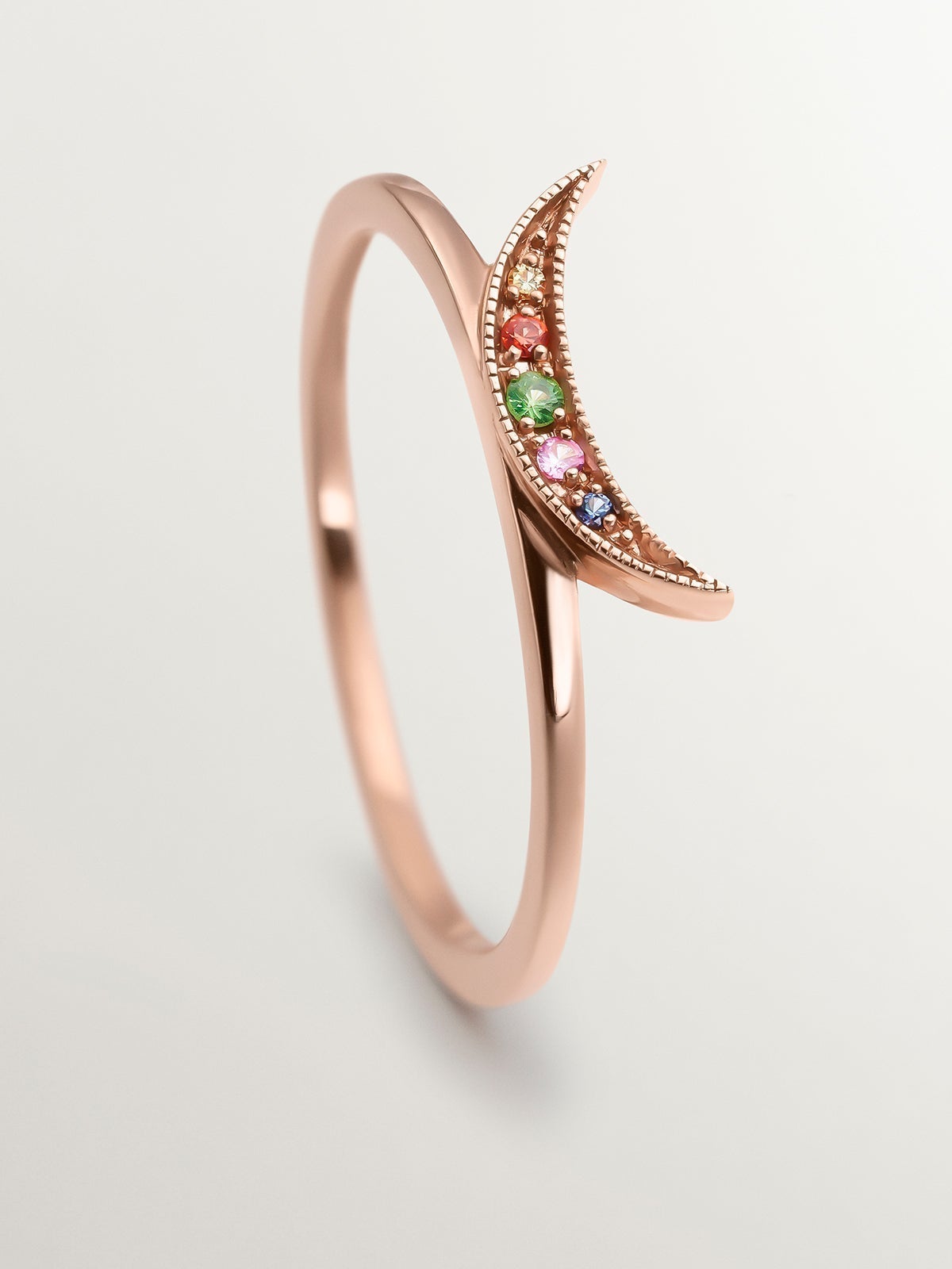 Anillo de oro rosa de 9K con luna de zafiros multicolor