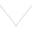 Colgante de oro blanco de 9K con inicial Q