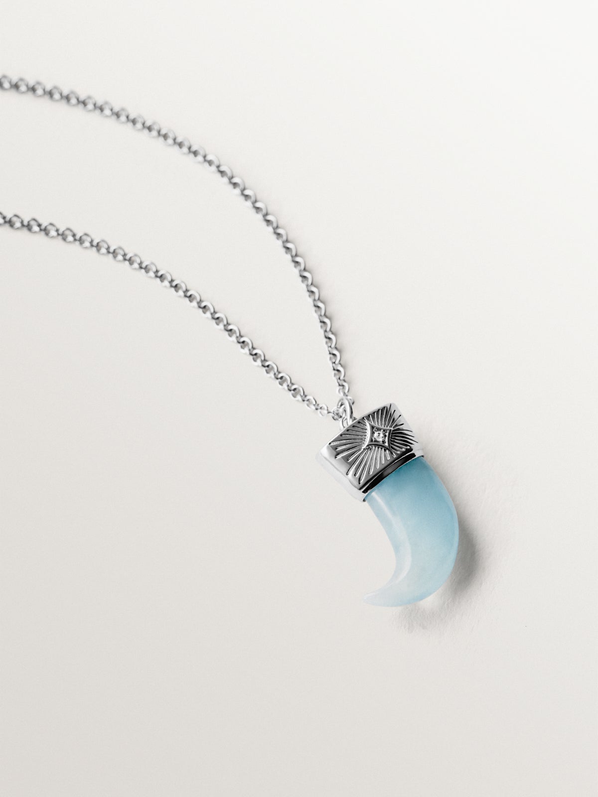 Colgante de plata 925 con colmillo de aguamarina azul y topacio blanco