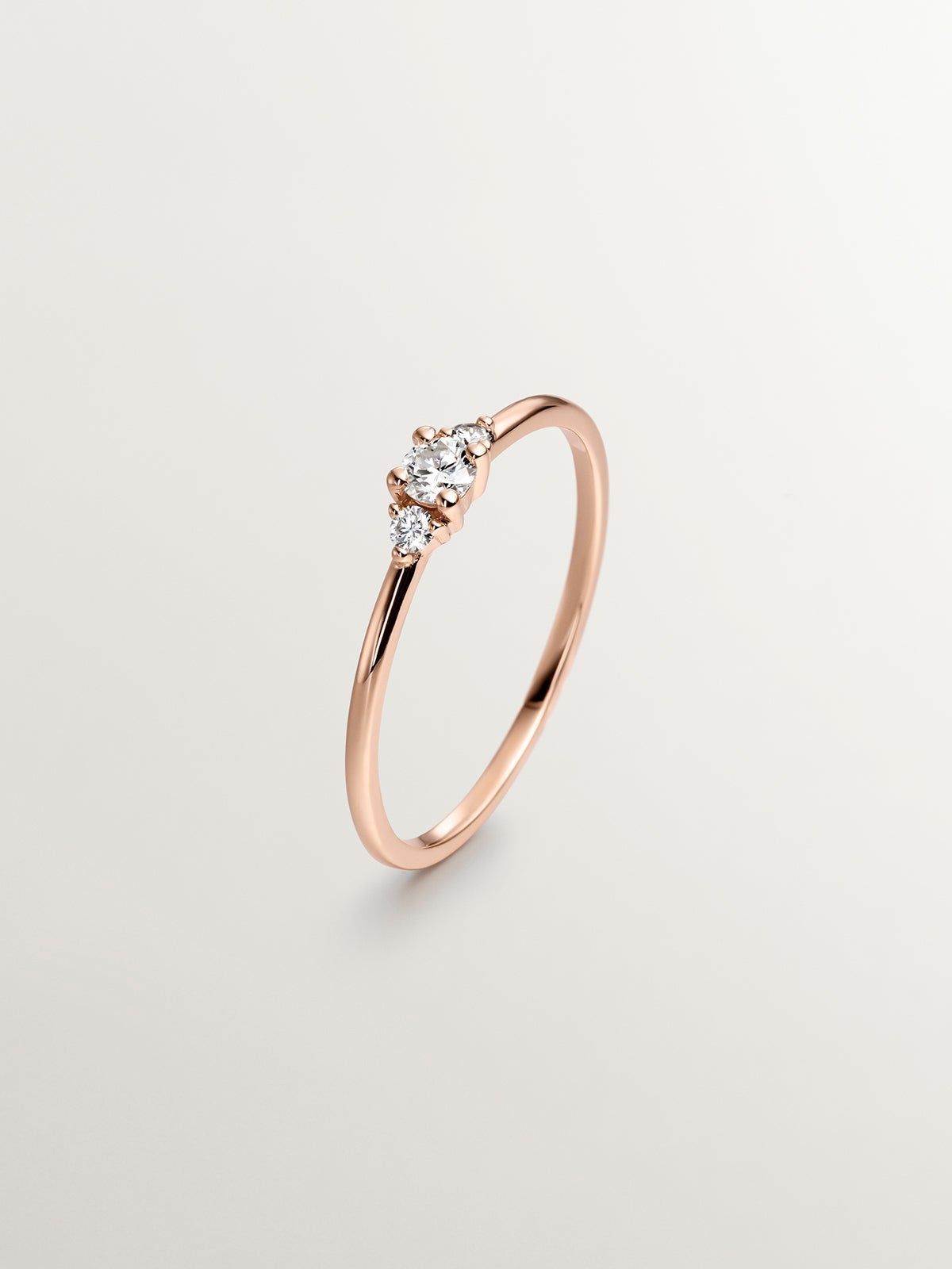 Anillo de oro rosa de 18K con diamantes