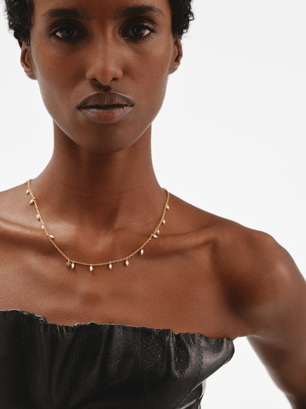 Collar de plata 925 bañada en oro amarillo de 18K con perlas de río y flor de loto