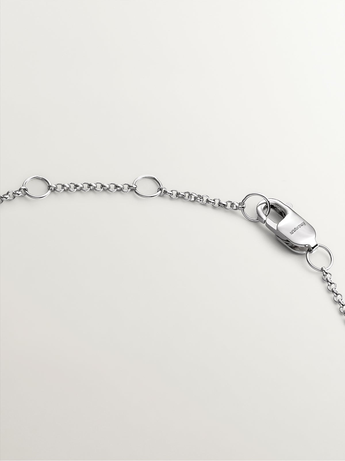 Pulsera de oro blanco de 9K con diamantes 0,097 cts