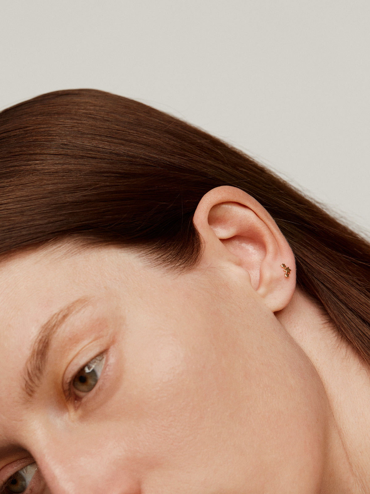 Piercing de oro amarillo de 18K con triple estrella