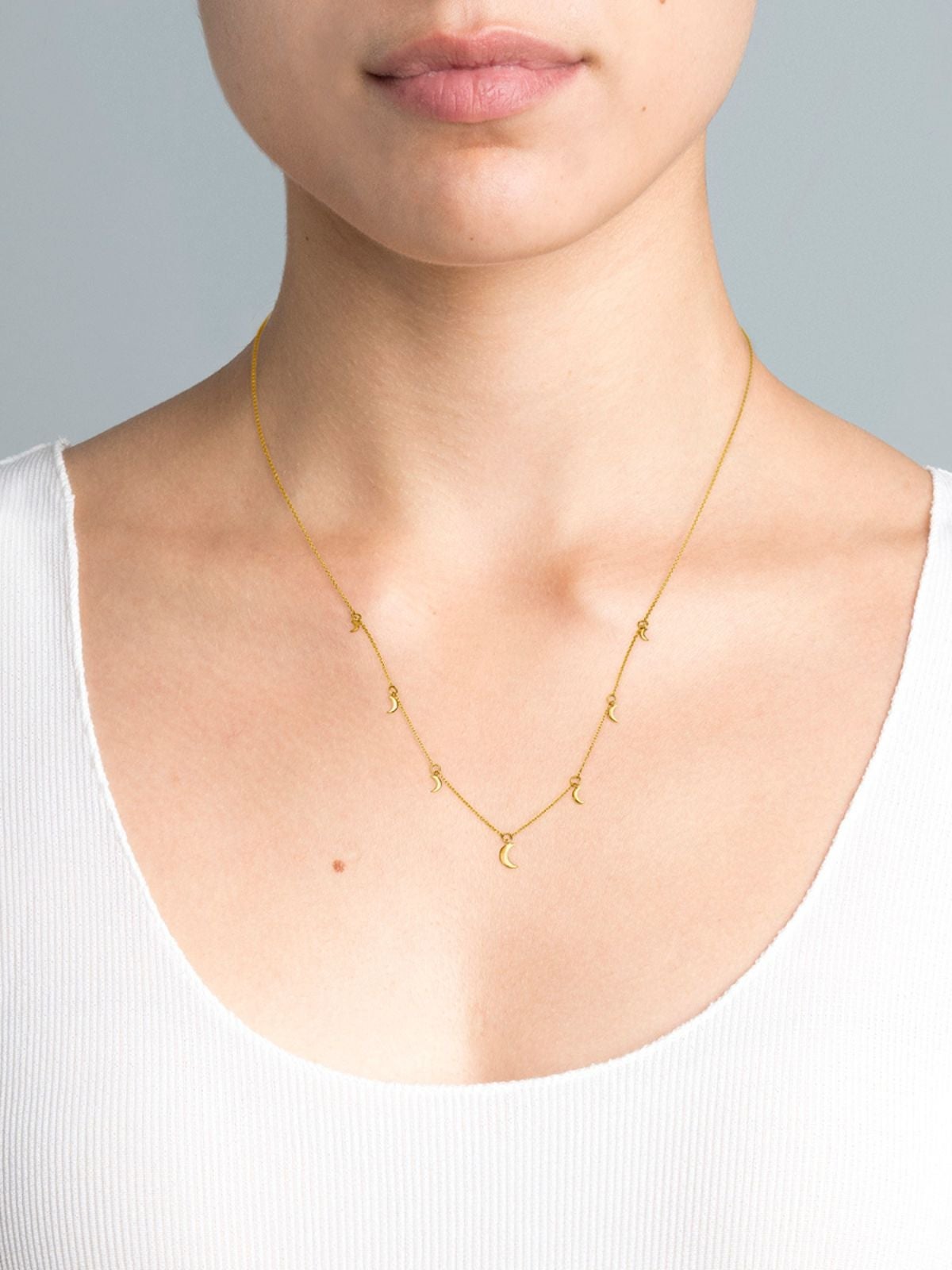 Collar de oro amarillo de 9K con lunas