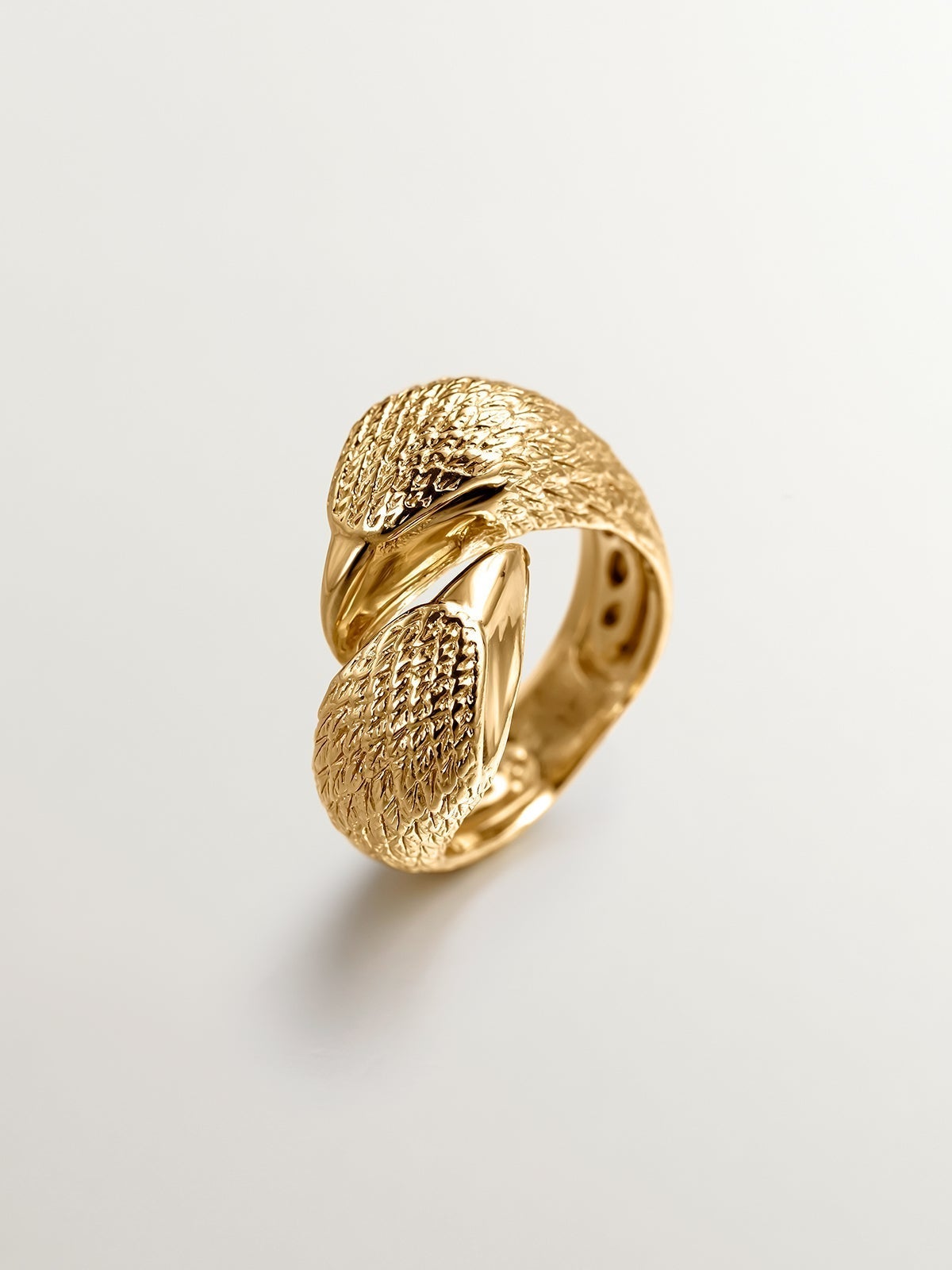 Anillo ancho Tú y Yo de plata 925 bañada en oro amarillo de 18K con cabezas de águila