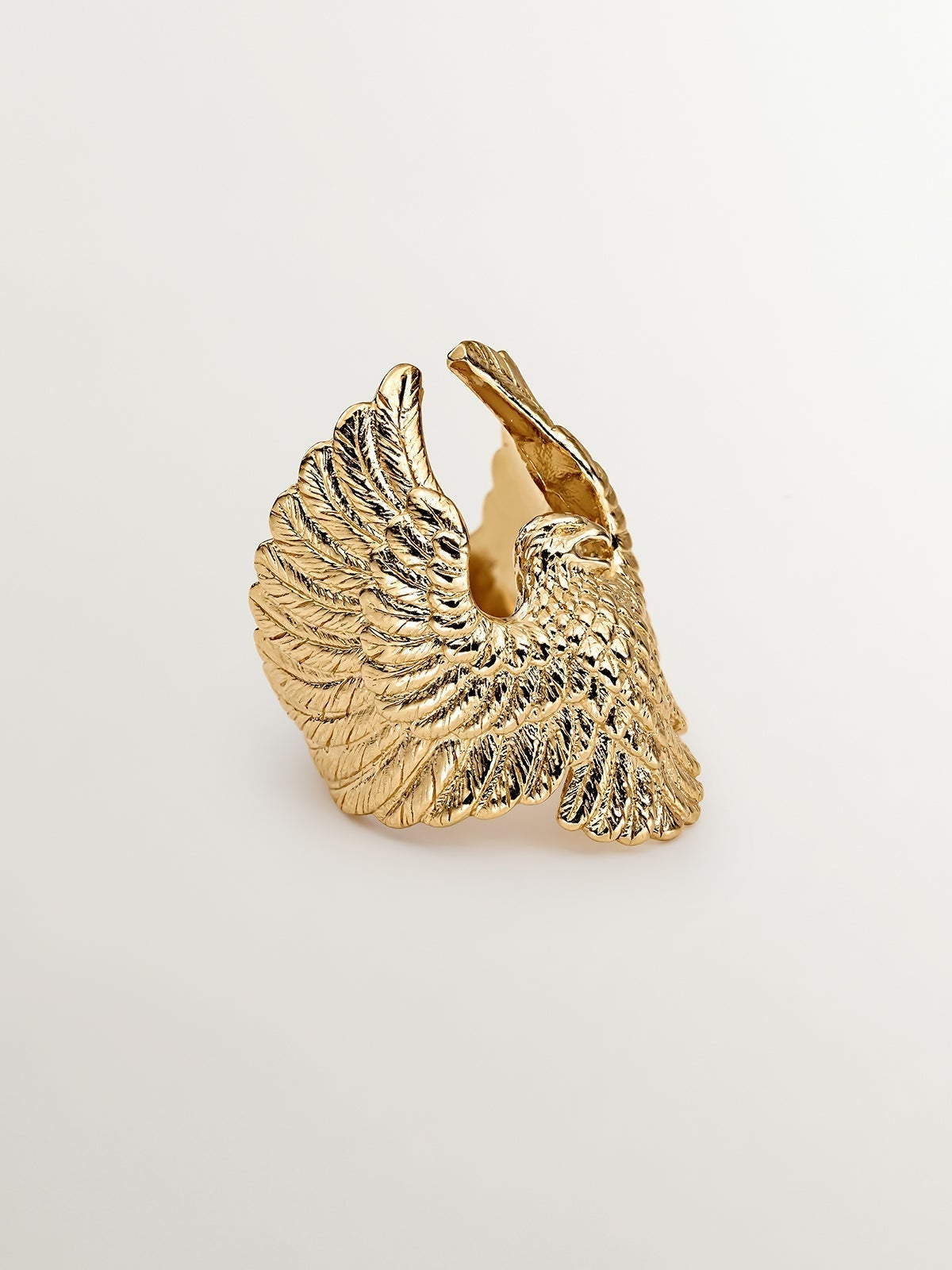 Anillo ancho de plata 925 bañada en oro amarillo de 18K con forma de águila