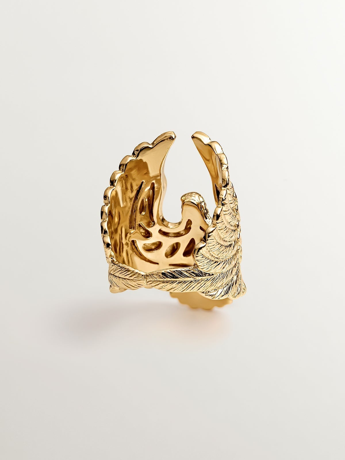 Anillo ancho de plata 925 bañada en oro amarillo de 18K con forma de águila