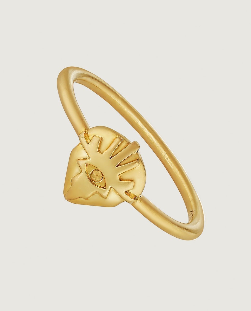 Anillo de plata bañada en oro amarillo y motivo central de ojo
