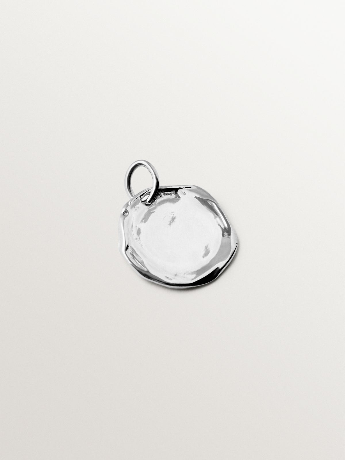 Charm personalizable pequeño de plata 925 bañada en oro amarillo de 18K