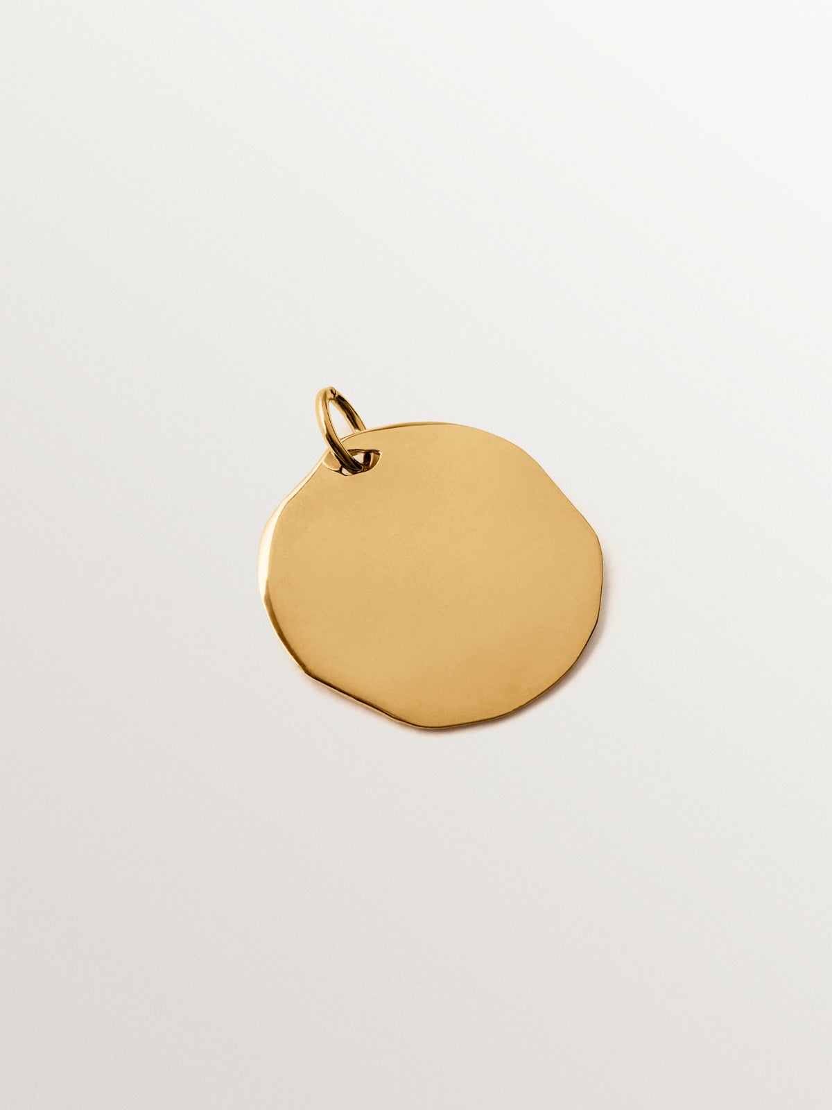 Charm personalizable grande de plata 925 bañada en oro amarillo de 18K