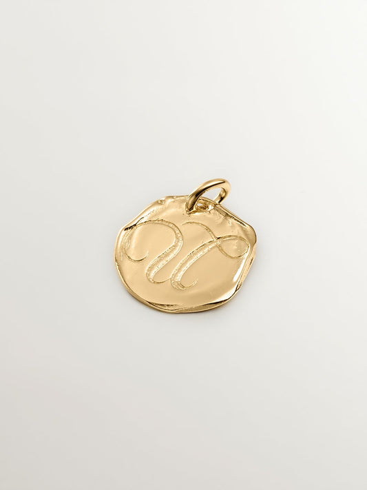 Charm artesanal de plata 925 bañada en oro amarillo de 18K con inicial U