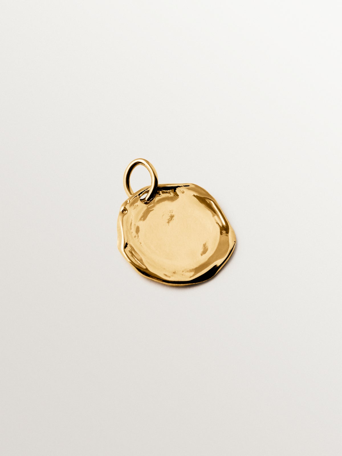 Charm personalizable pequeño de plata 925 bañada en oro amarillo de 18K