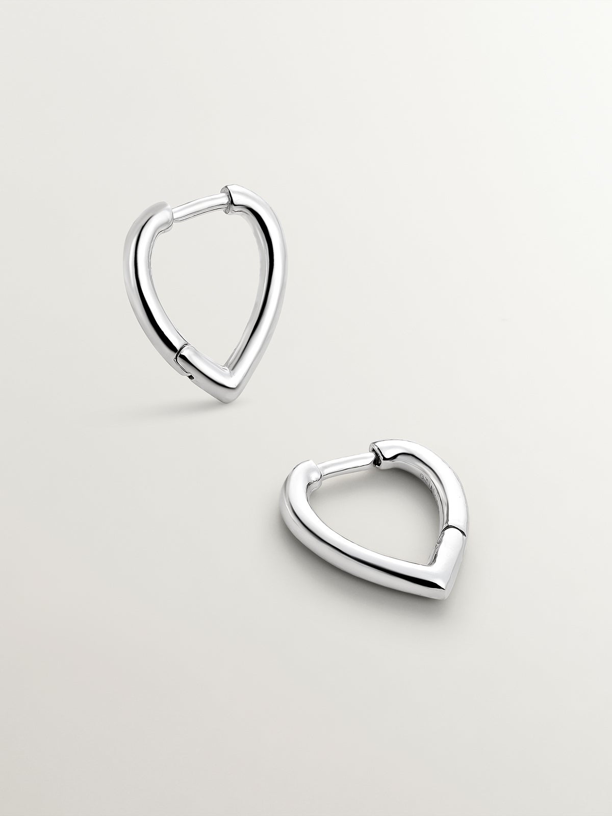 Pendientes con forma de gota de plata 925