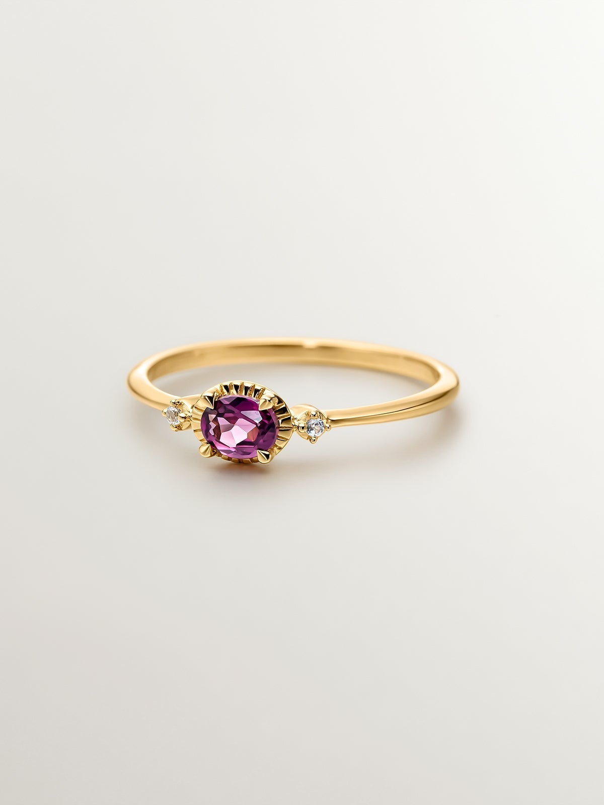 Anillo de plata 925 bañada en oro amarillo de 18K con rodolita y topacios