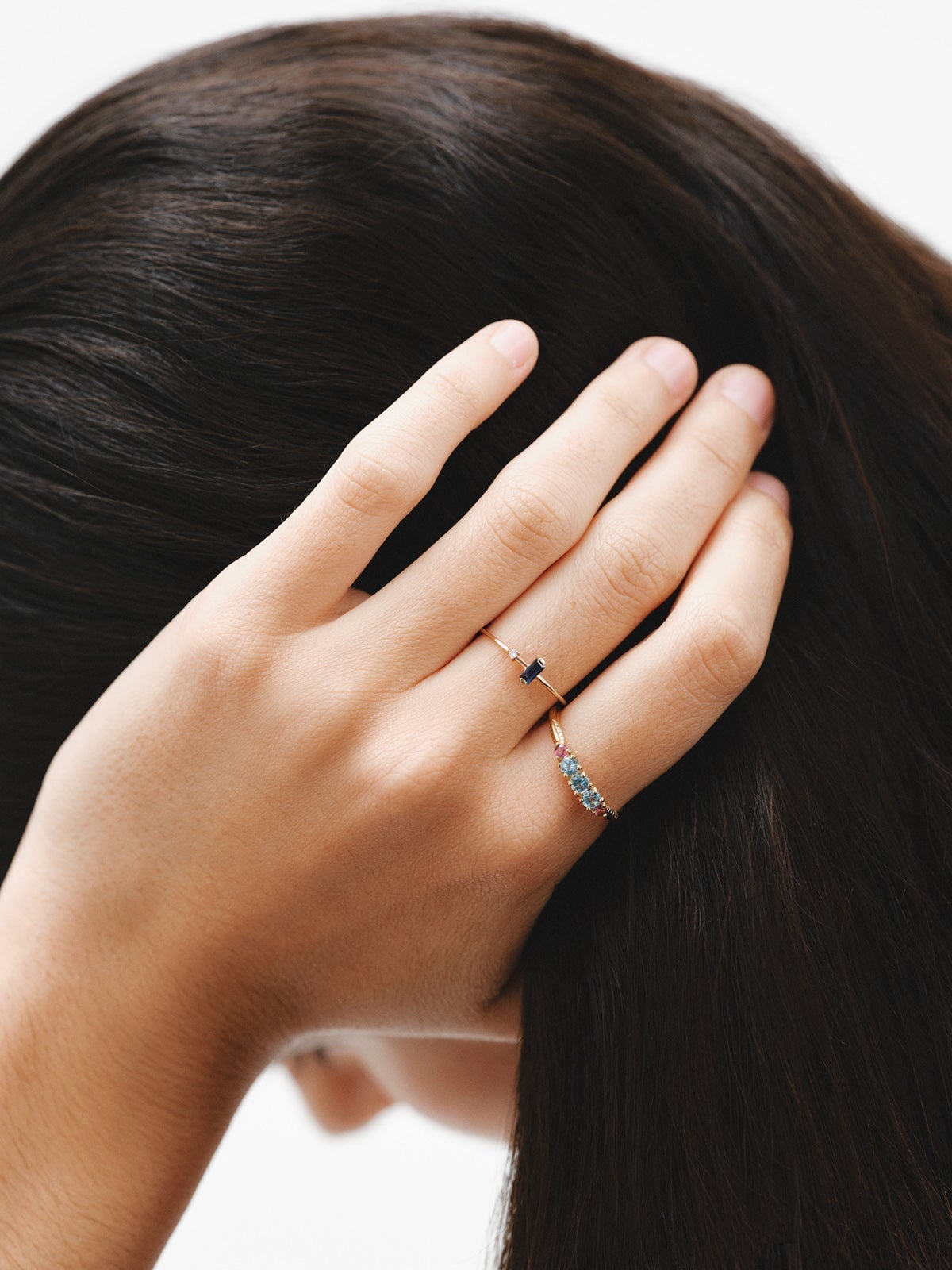 Anillo de plata 925 bañada en oro amarillo de 18K con topacios y rodolitas