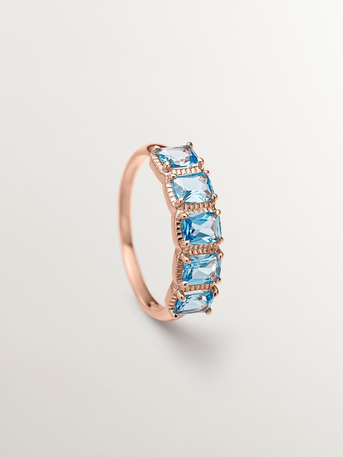 Anillo de plata 925 bañada en oro rosa de 18K con topacios azul swiss