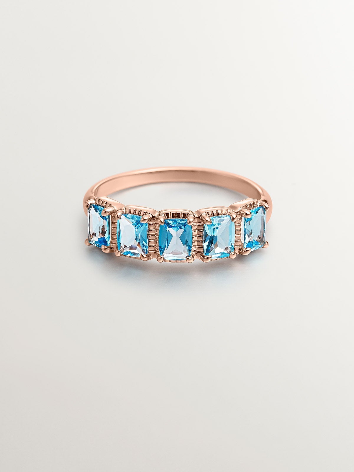 Anillo de plata 925 bañada en oro rosa de 18K con topacios azul swiss