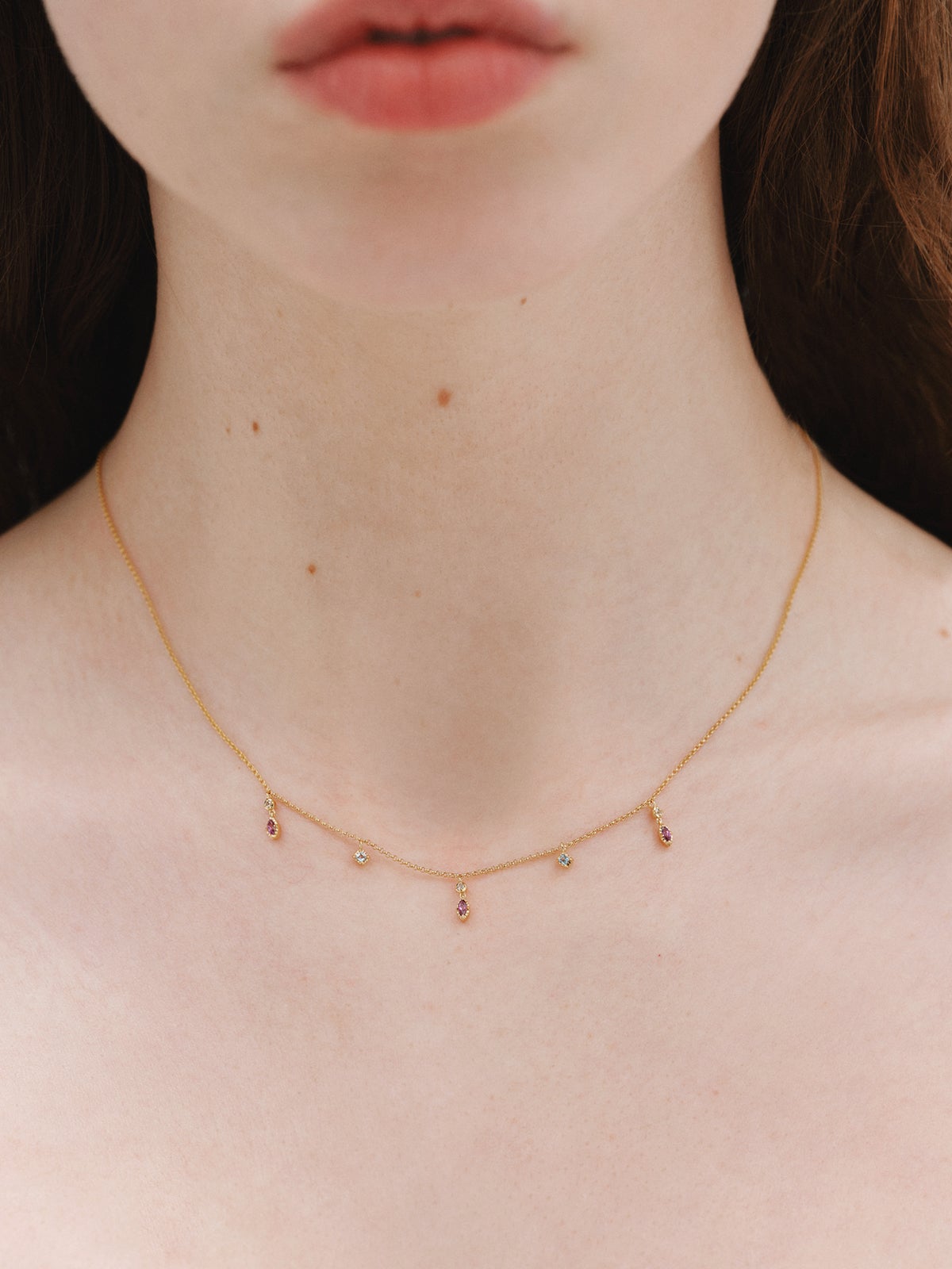 925 Silver necklace coated in 18K yellow gold with rhodolites and topazes.