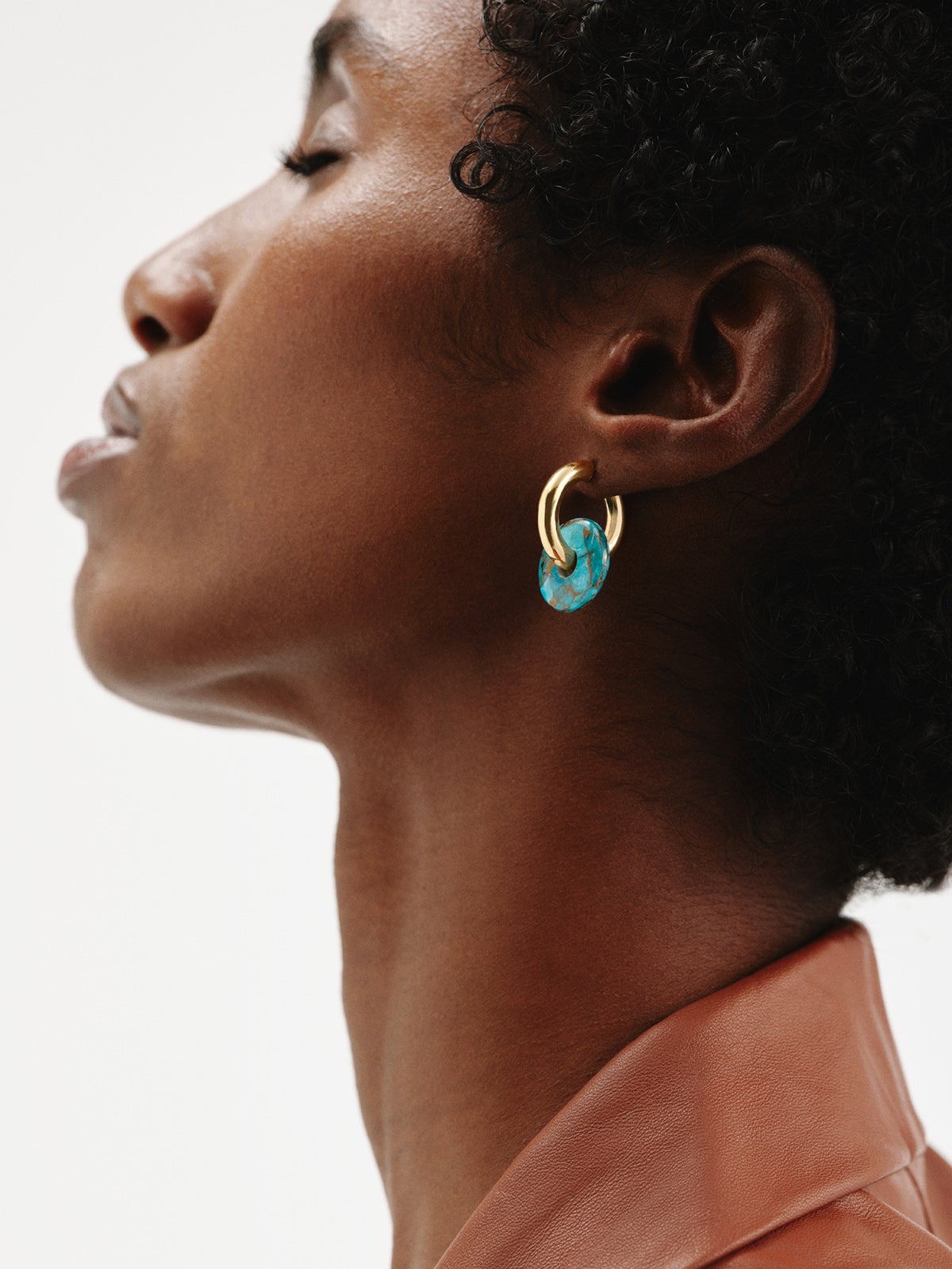 Pendientes de aro de plata 925 bañada en oro amarillo de 18K con turquesa