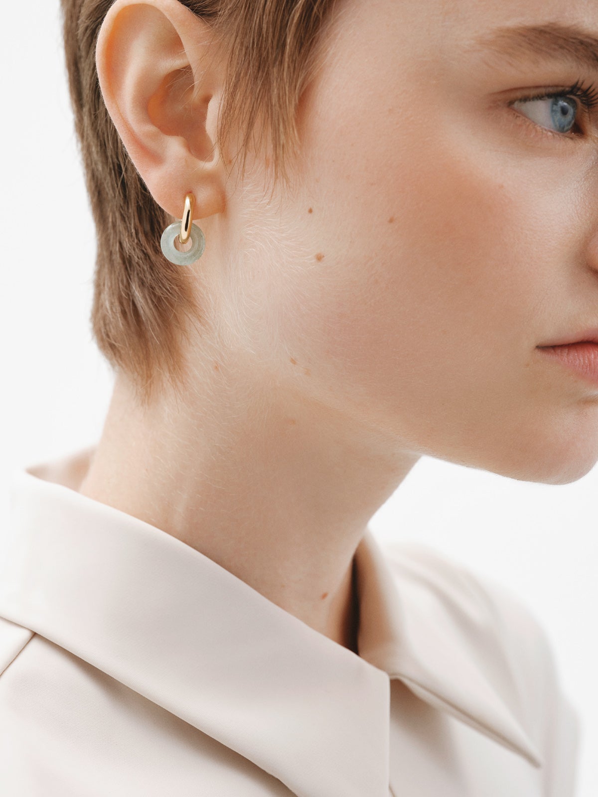 Pendientes de aro pequeños de plata 925 bañada en oro amarillo de 18K con aventurina verde