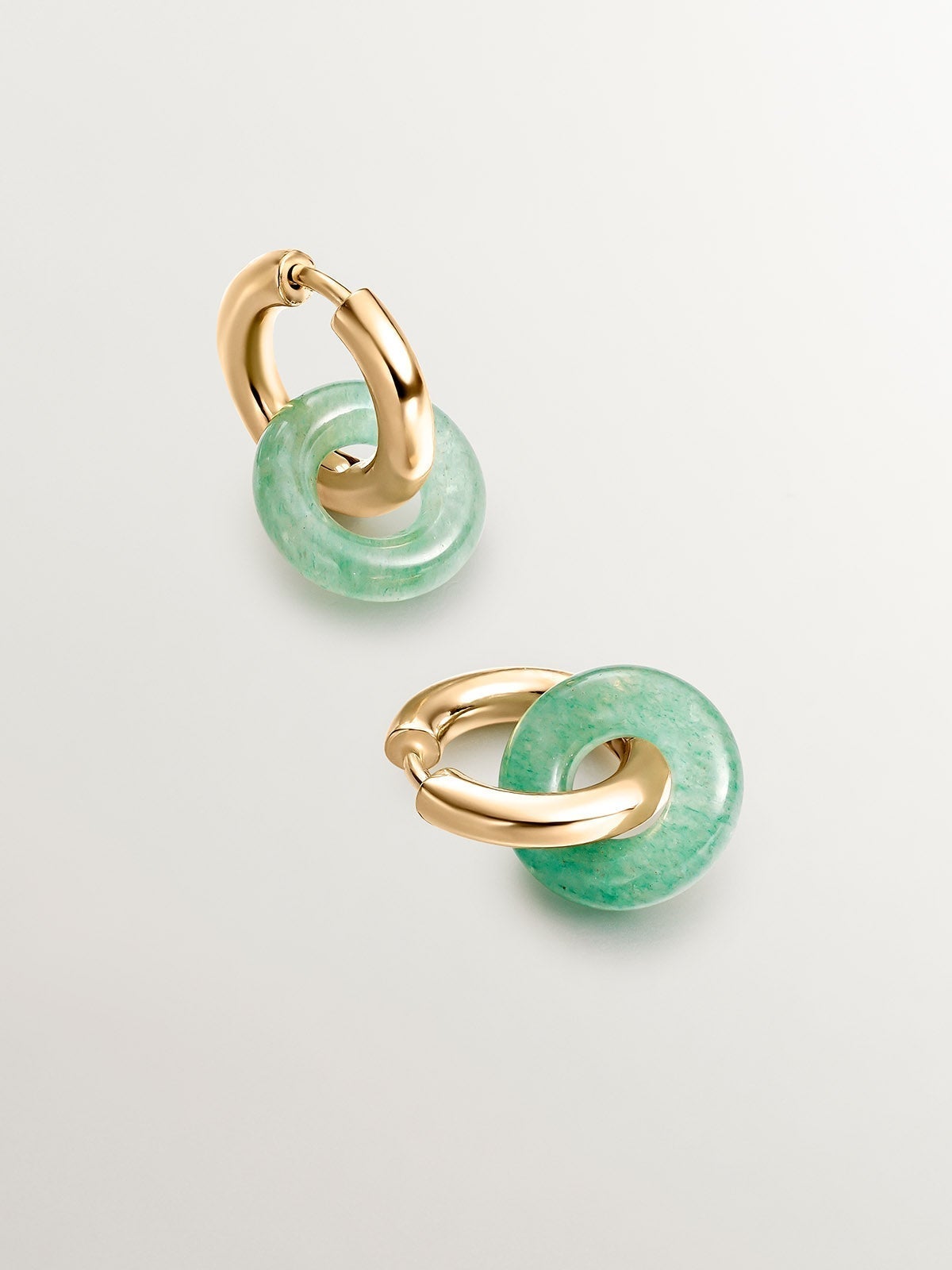 Pendientes de aro pequeños de plata 925 bañada en oro amarillo de 18K con aventurina verde