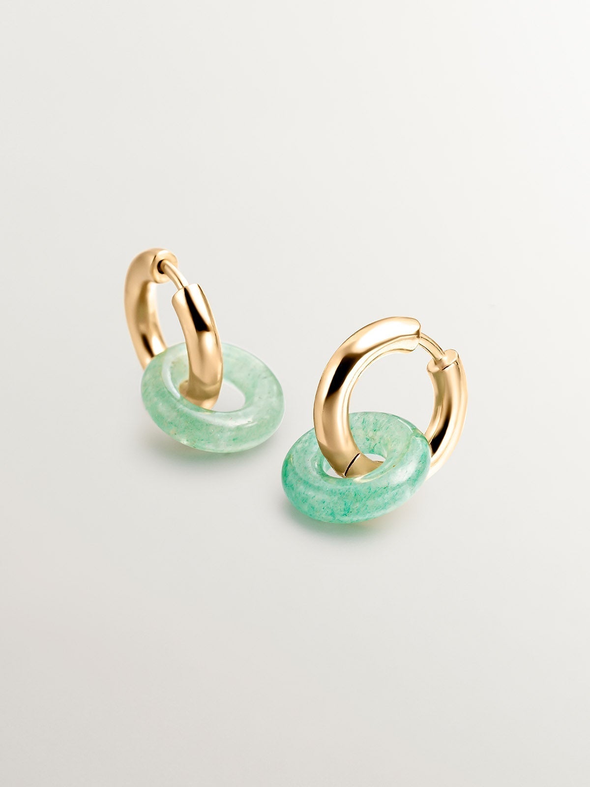 Pendientes de aro pequeños de plata 925 bañada en oro amarillo de 18K con aventurina verde