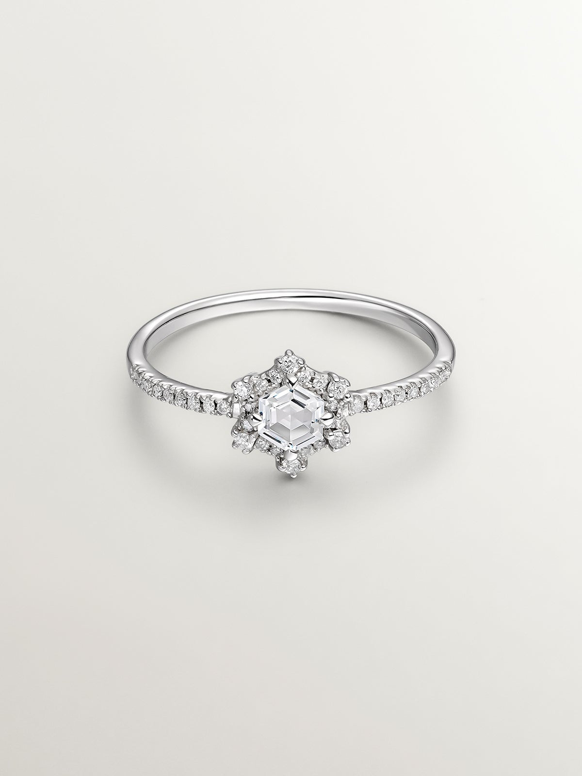Anillo de plata 925 con topacios y diamante gris