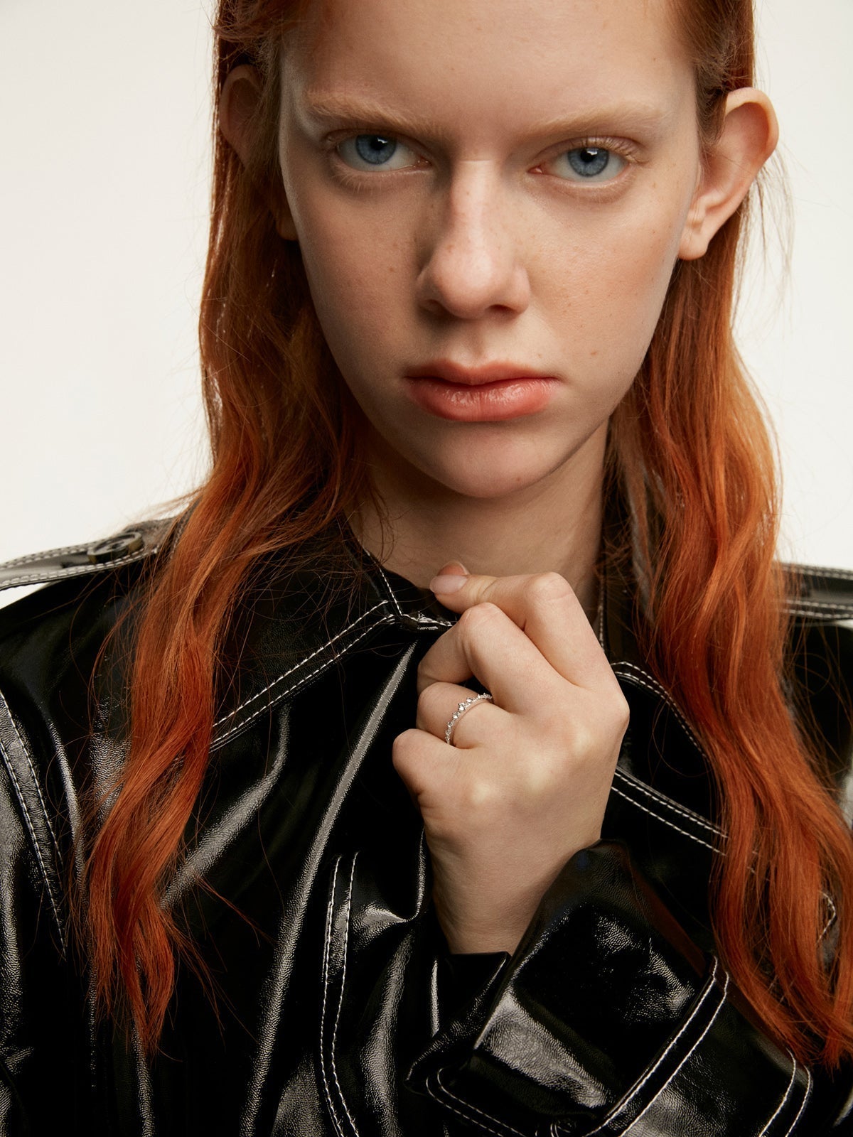 Anillo de plata 925 con zafiros blancos