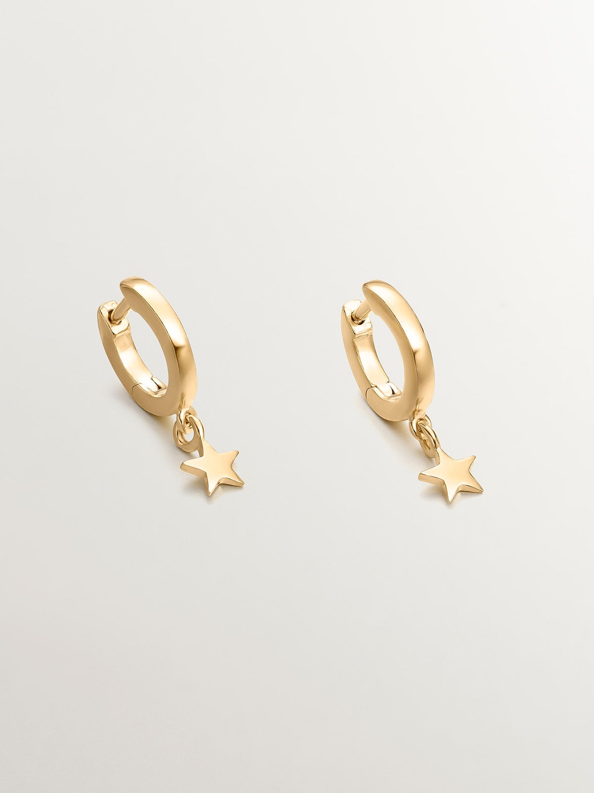 Pendientes de aro pequeños de plata 925 bañada en oro amarillo de 18K con estrella