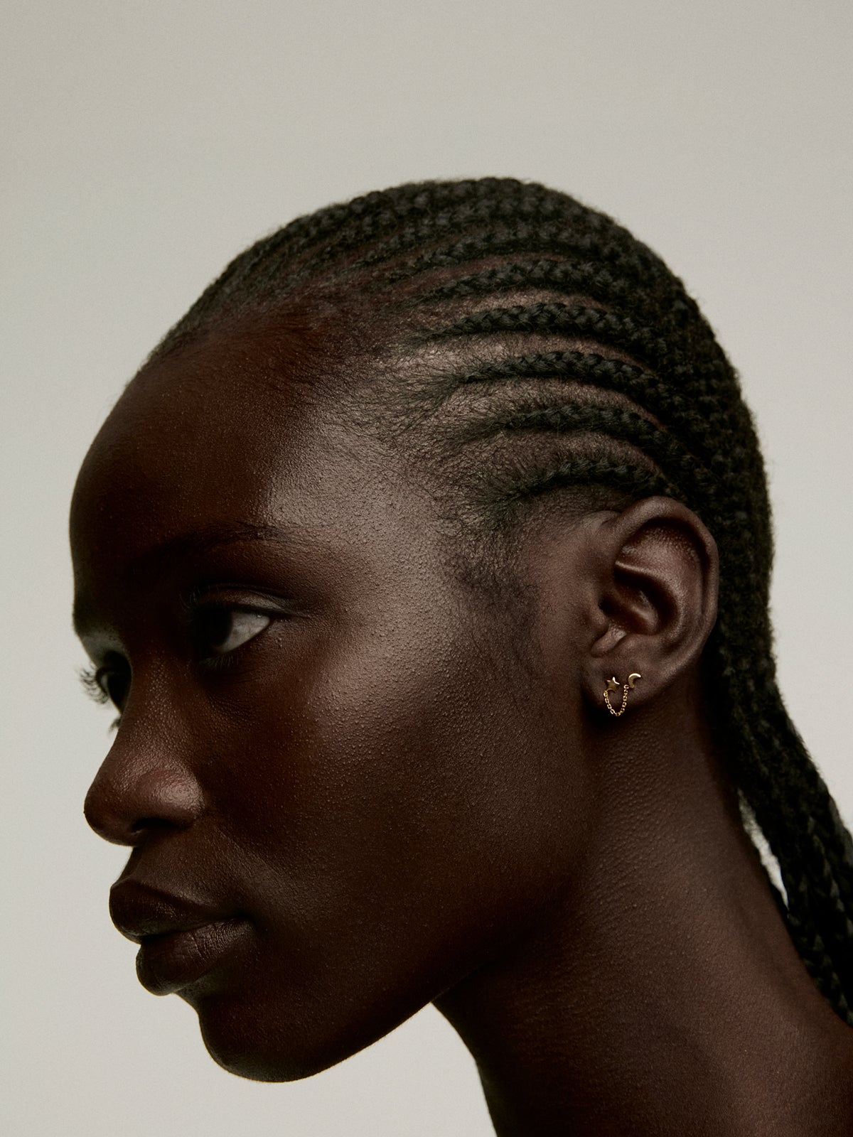 Pendiente trepador de plata 925 bañada en oro amarillo de 18K con luna y estrella