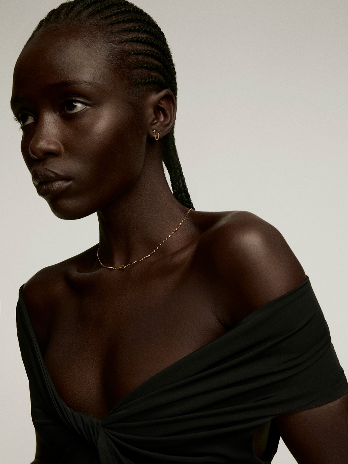 Pendiente trepador de plata 925 bañada en oro amarillo de 18K con luna y estrella