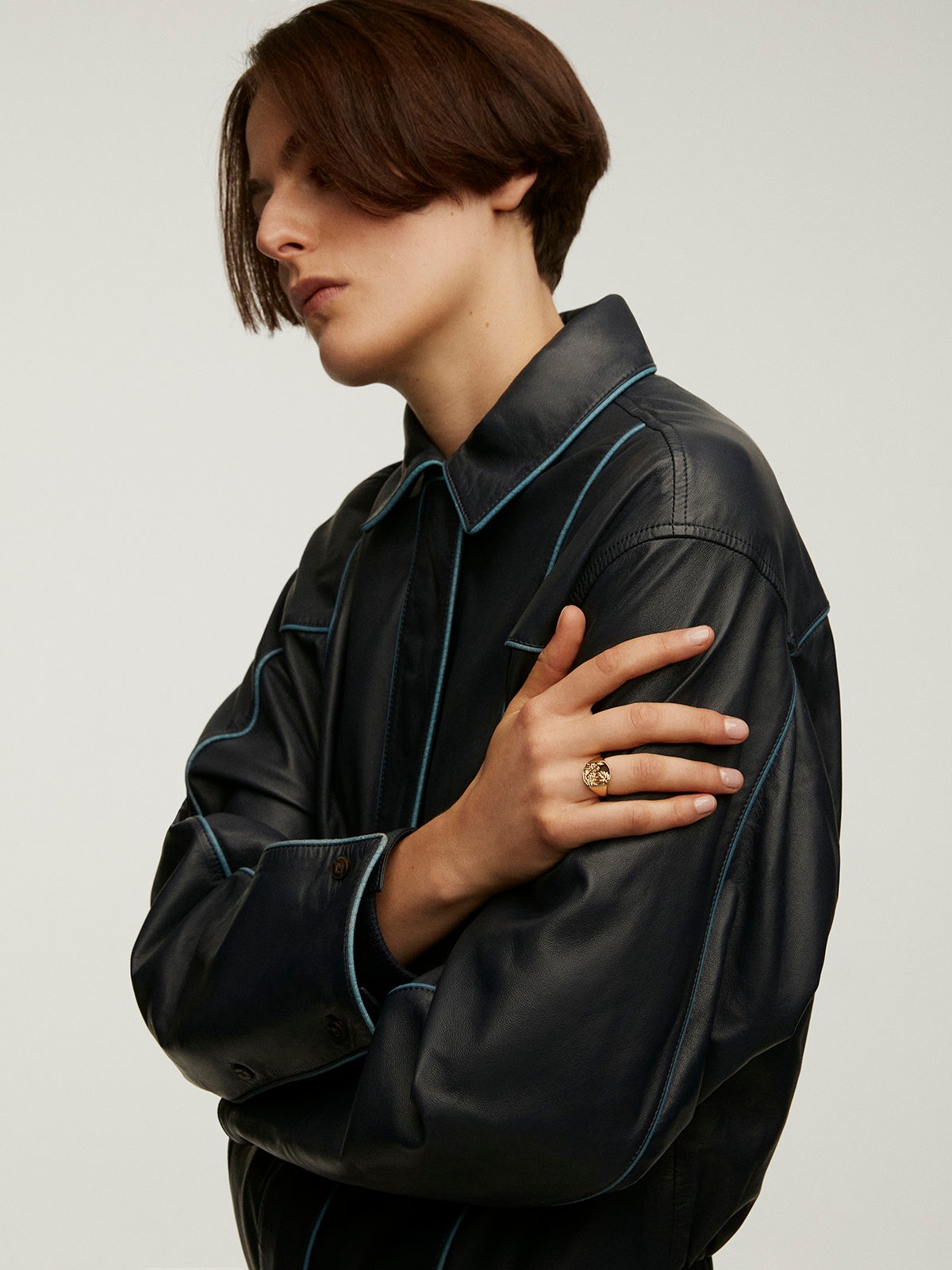 Anillo ancho tipo sello de plata 925 bañada en oro amarillo de 18K con paisaje