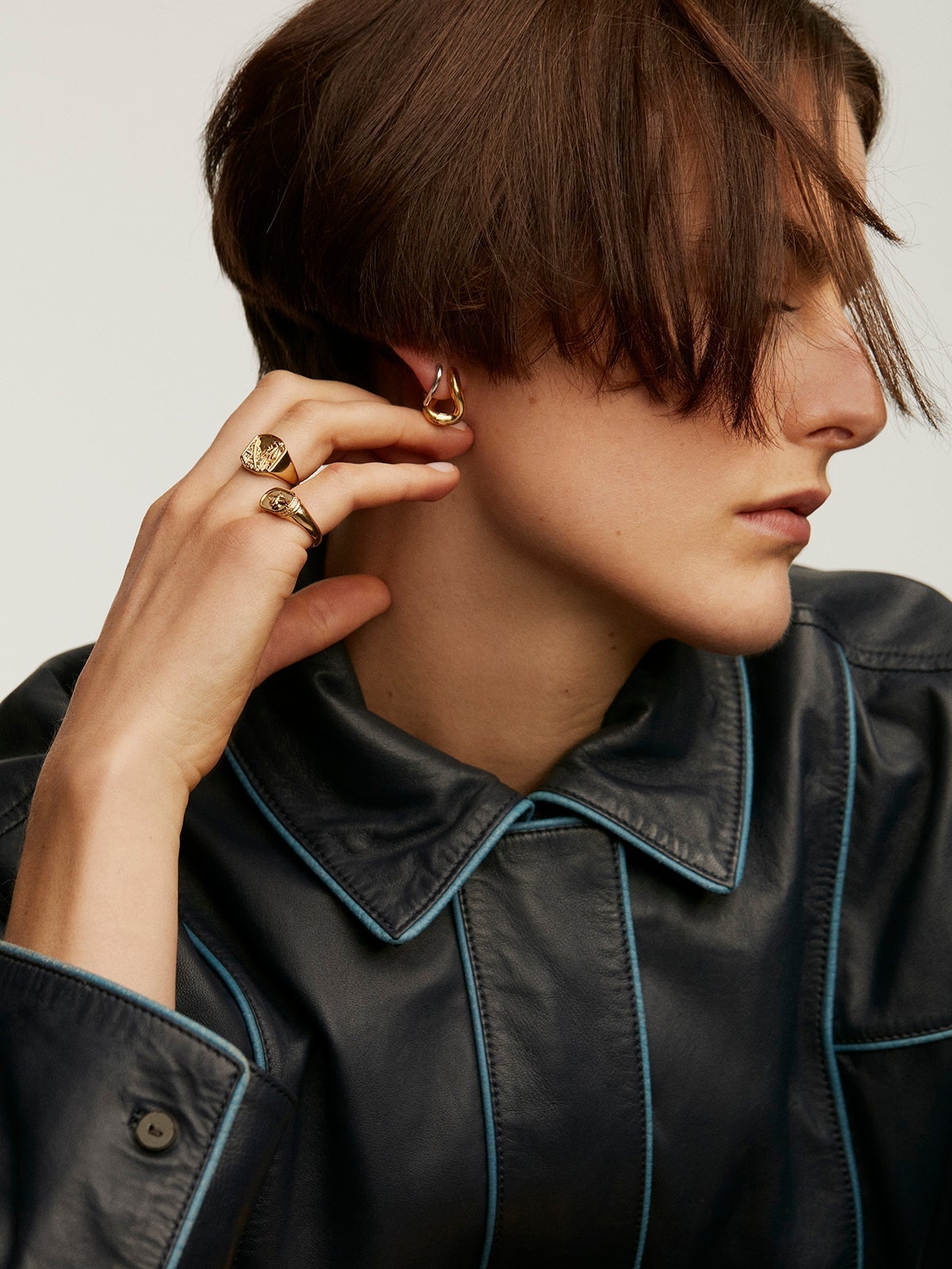 Anillo ancho tipo sello de plata 925 bañada en oro amarillo de 18K con paisaje